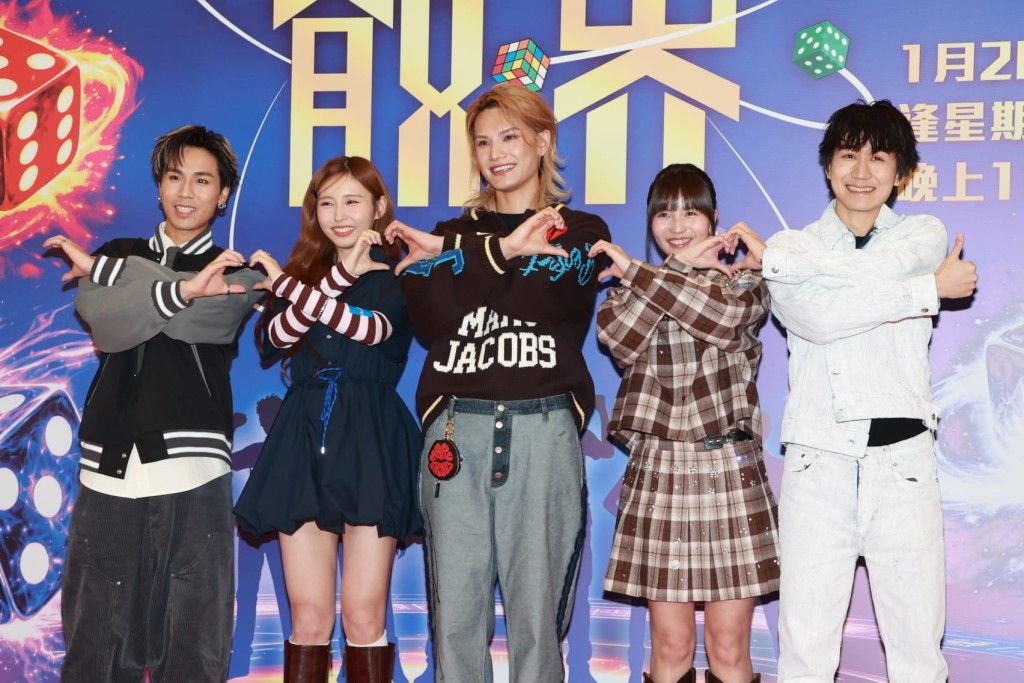 Jeremy(中)、Ivy So(左二)、雷濠權(左)、吳冰(右二)、吳肇軒(加)宣傳《骰界》,獨欠193。 Jeremy(中)、Ivy So(左二)、雷濠權(左)、吳冰(右二)、吳肇軒(加)宣傳《骰界》,獨欠193。