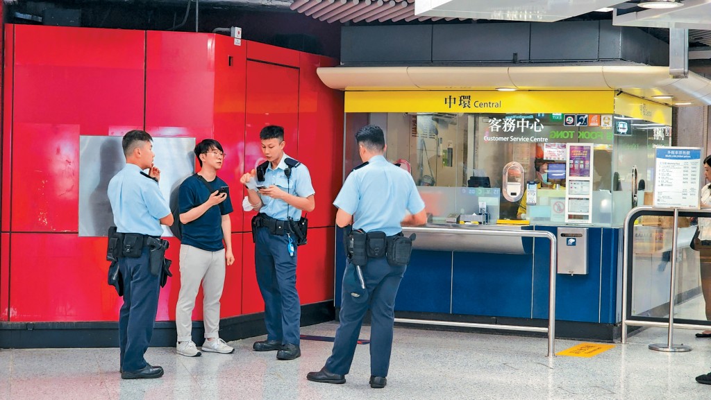警員接報後到場調查,查問事主事發經過。
