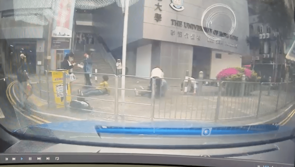 意外後，多名傷人倒在地上，幸仍保持清醒。網片截圖