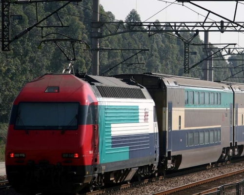 紅磡的城際直通車客流量減少三成。網圖