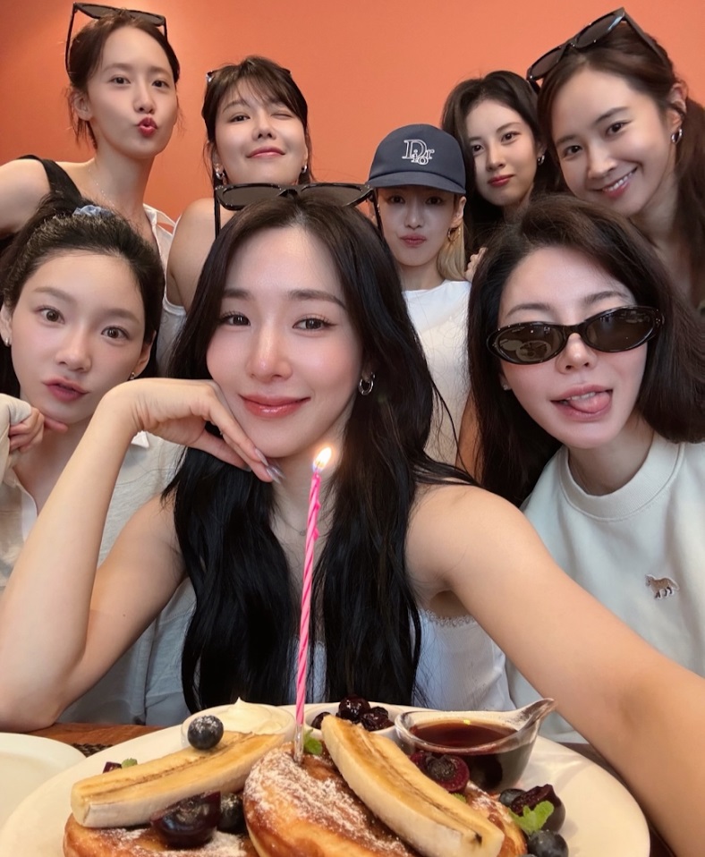 Tiffany是韓流經典女子天團少女時代之成員,與眾隊友感情甚篤。 Tiffany是韓流經典女子天團少女時代之成員,與眾隊友感情甚篤。