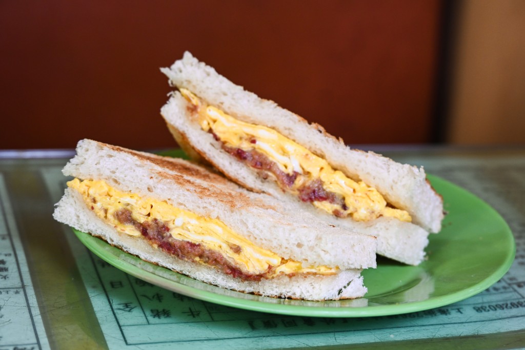 鸿运冰厅饼店供应多款经典港式美食（图片来源：王艾伦冒险日记）