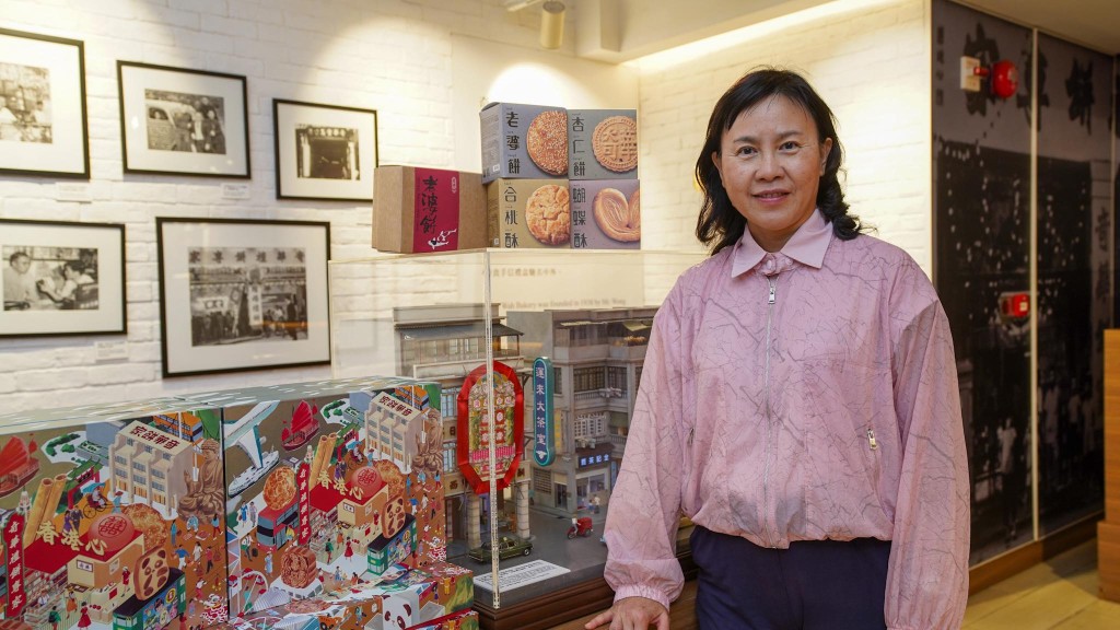 美寶到餅家「入貨」。陳美寶FB圖片 美寶到餅家「入貨」。陳美寶FB圖片