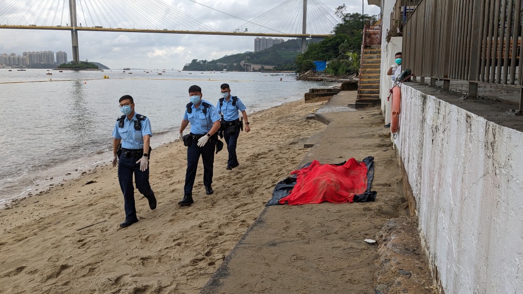 荃灣近水灣現男浮屍 警查身分