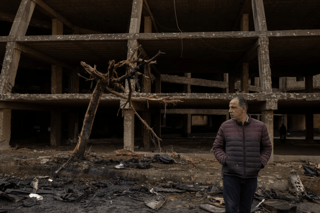 佩澤希齊揚批評美軍的行動直接破壞國家基礎設施，對平民生活帶來長遠影響，並呼籲國際社會關注相關問題。路透社