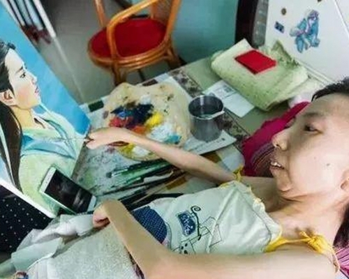 來自山西的張俊莉在6歲不幸患病，8歲開始行動不便，整整卧牀37年。網圖
