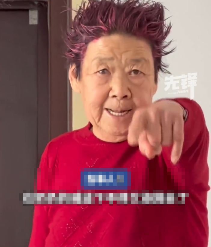孙女原想祖母体验新头发颜色。