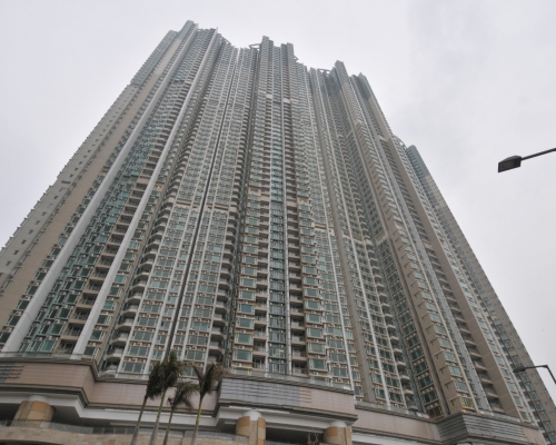 日出康城领峰三房户910万易手