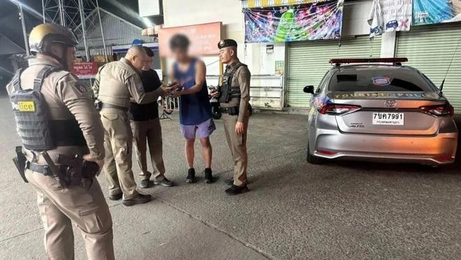 男子报假案，其真正目的在于骗取警方的报案记录，以便后续申请旅游保险索偿。