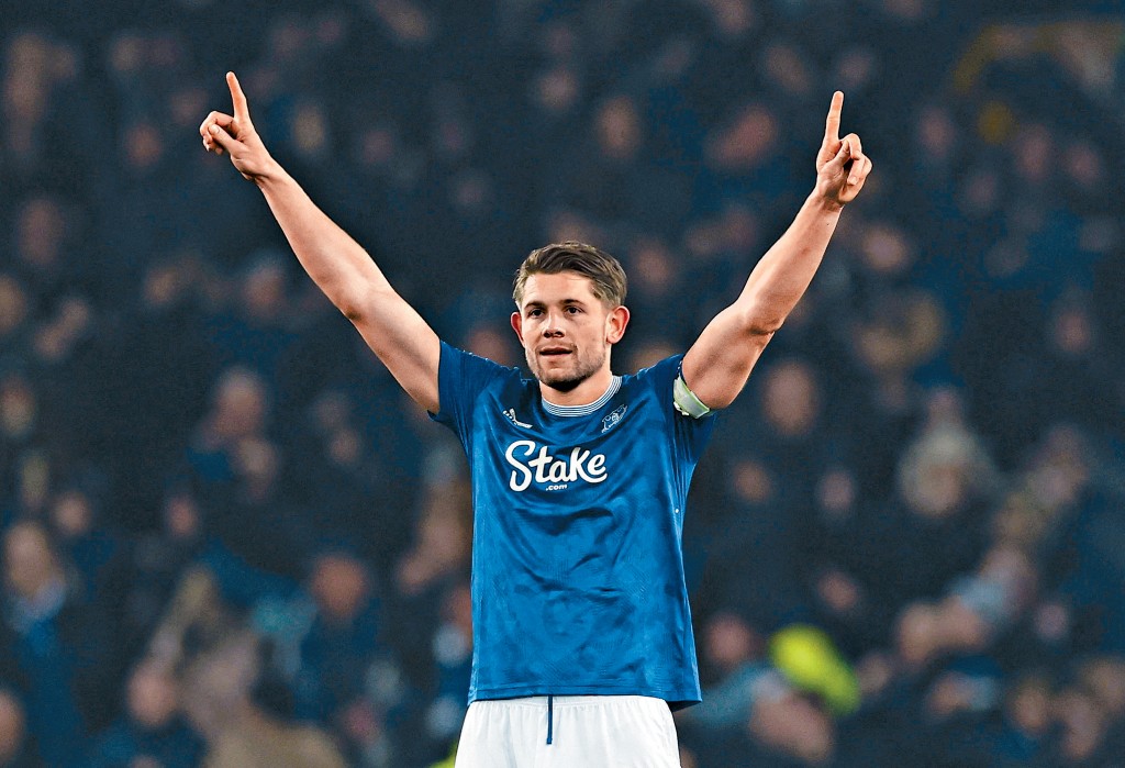 達高斯基的補時入球助愛華頓2:2逼和利物浦。