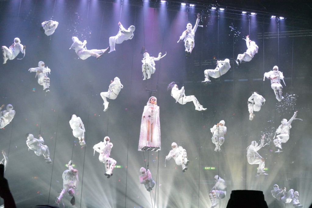 在機關搶修成功下,演唱會一切回復正常。