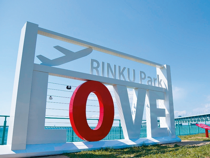 有個巨大「LOVE」字標示的，是關西國際機場附近的Rinku Park。