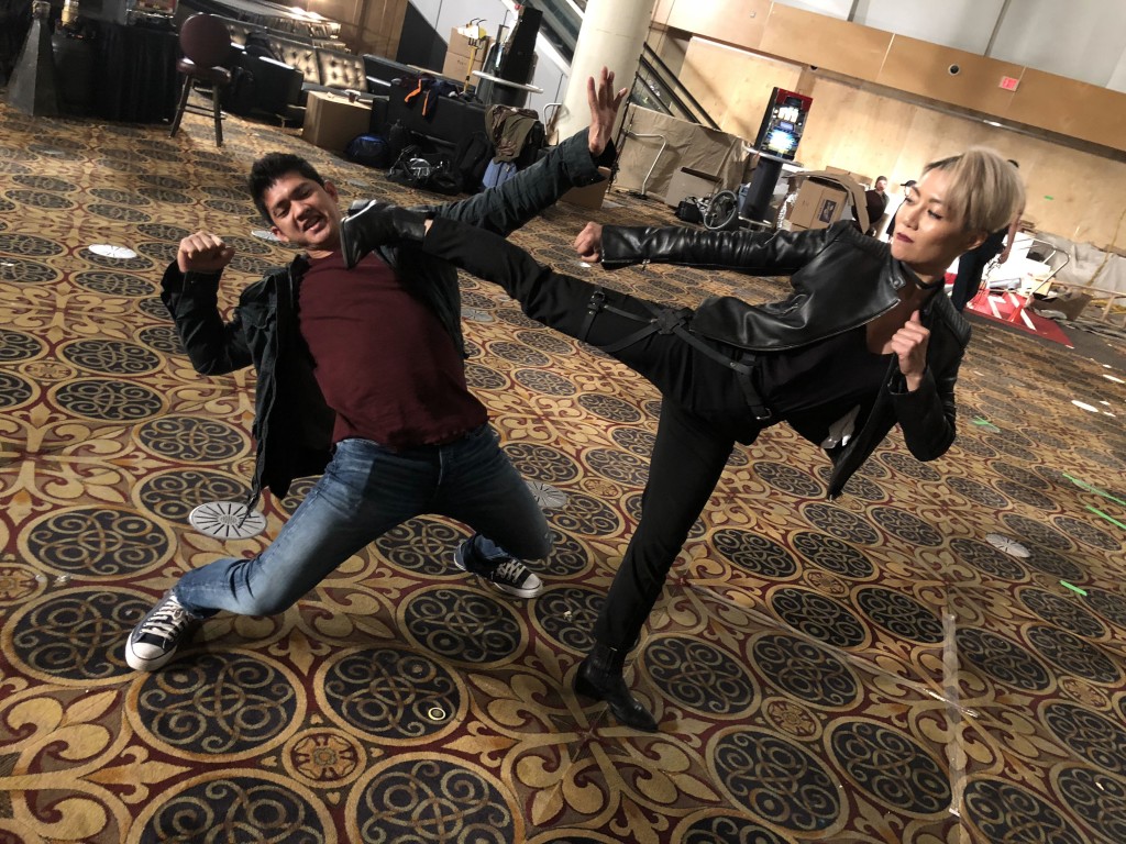 於美劇《五行剌客》中，JuJu和印尼演員Iko不時對打。