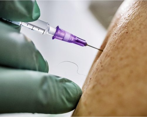 BioNTech疫苗須打第三針。AP