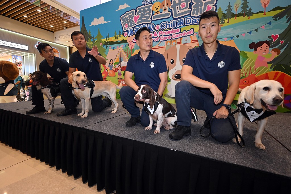 嘉賓帶同愛犬上台。