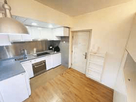 厨房为开放式设计，扩大一室空间感。