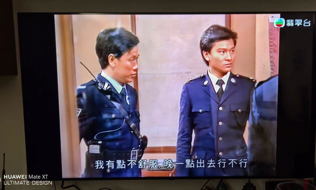 近日电视重播由刘德华主演的《猎鹰》。 近日电视重播由刘德华主演的《猎鹰》。