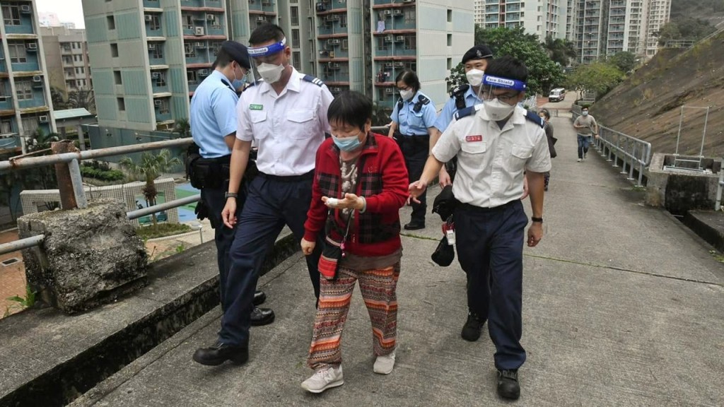婦人手指受傷送院。