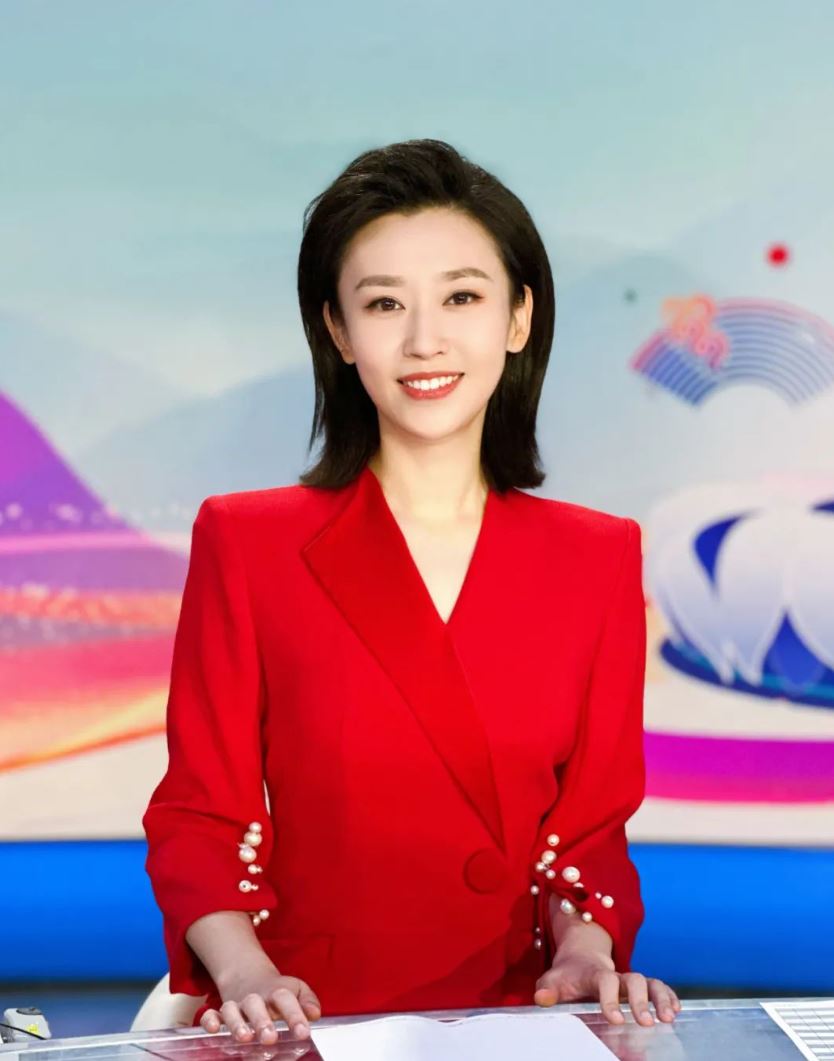  王音棋被称赞为「央视最美实习女主播」。