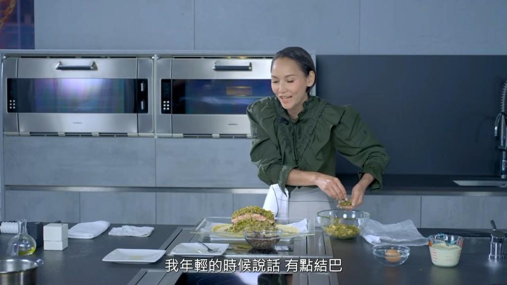 佢早排開咗YouTube頻道，內容有煮嘢食。