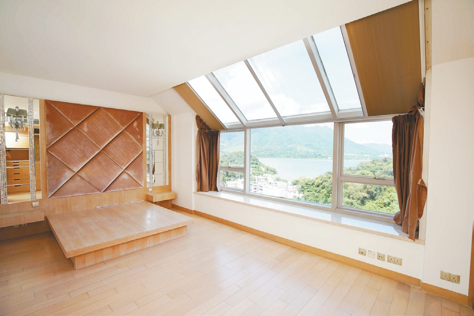 主人房设有天窗,方便观星赏月。