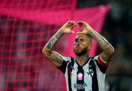 沙治奧拉莫斯在點球破門扳平比分後慶祝。法新社 沙治奧拉莫斯在點球破門扳平比分後慶祝。法新社