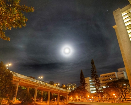 市民Gluk Luk 沙田拍攝月華、月暈、幻月。天文台FB