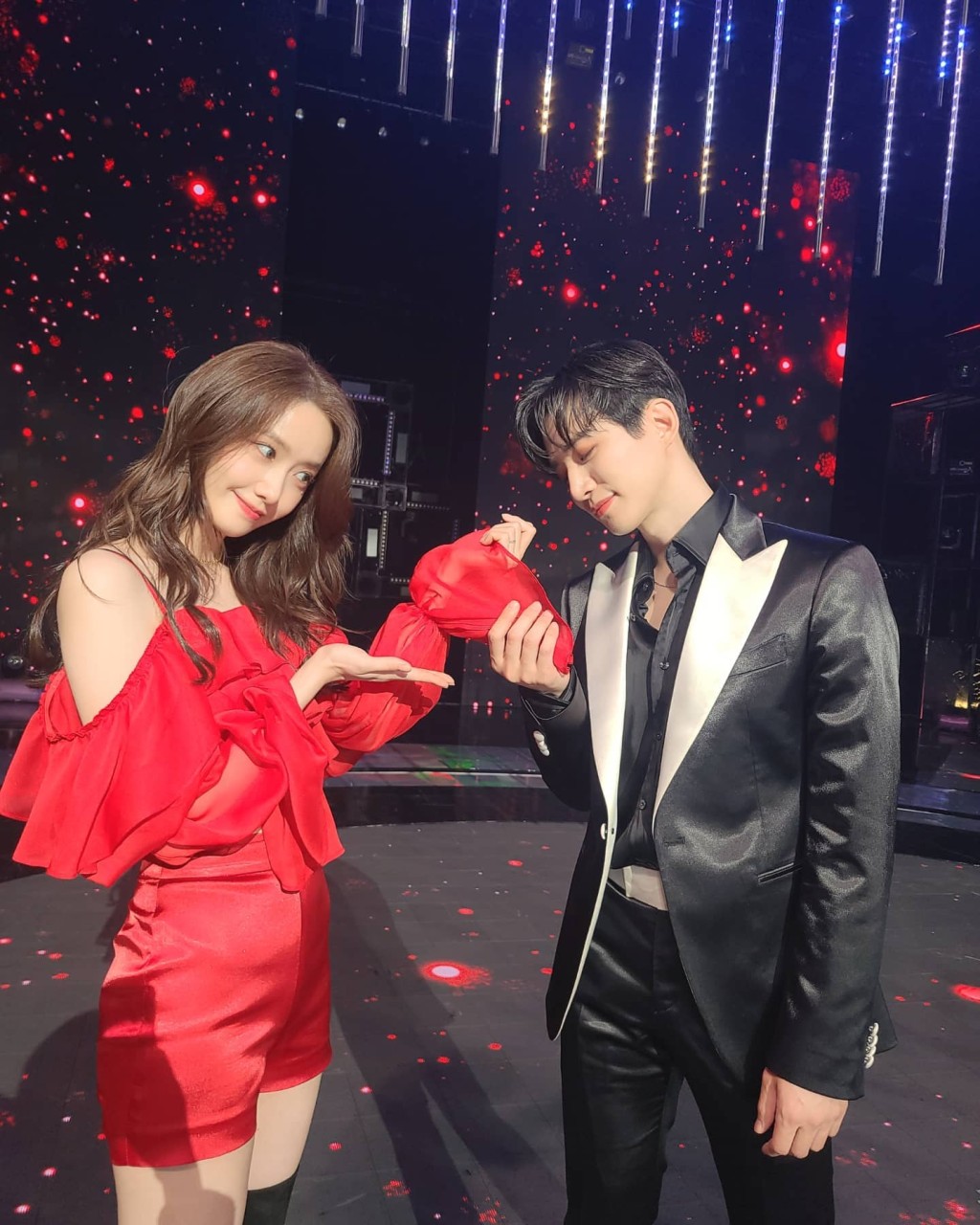 俊昊与润娥2021年曾在《MBC歌谣大祭典》有表演环节。