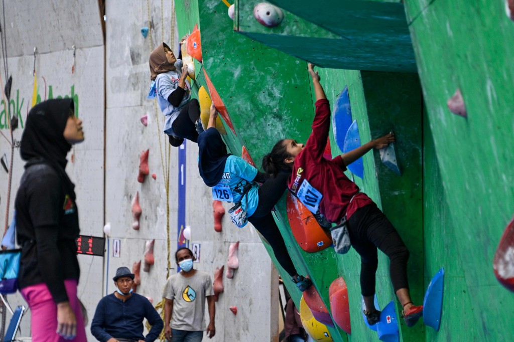  近年经营的攀石场地，吸引不少年轻人参与。资料图片