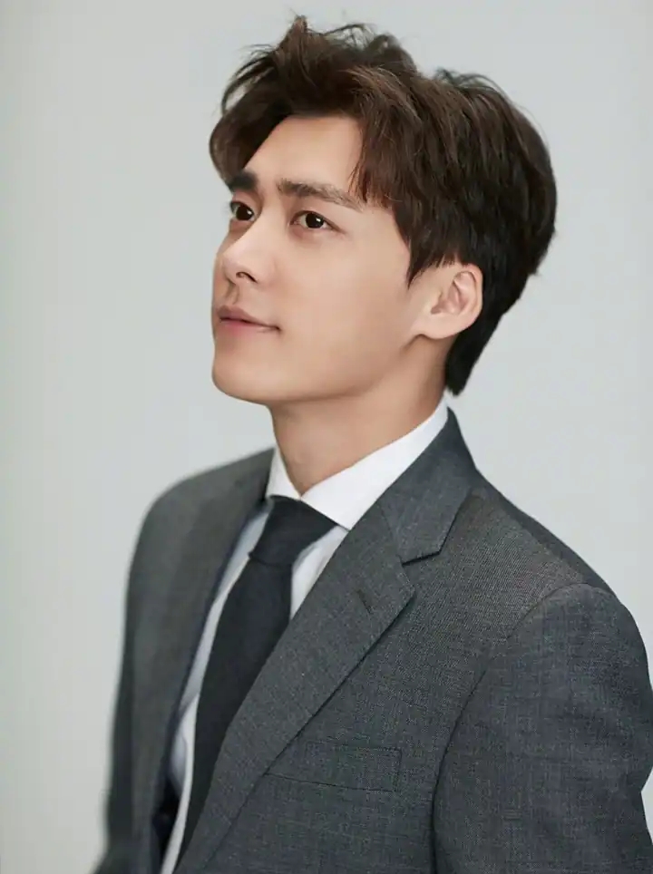 內地演員李易峰。