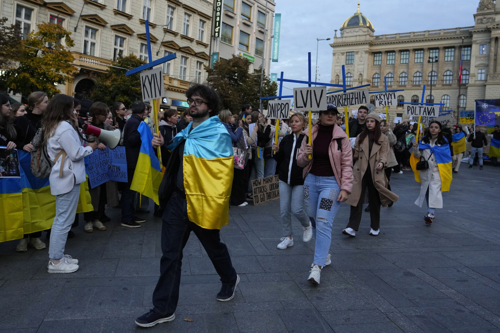多国抗议俄罗斯对乌克兰多地进行导弹袭击。AP