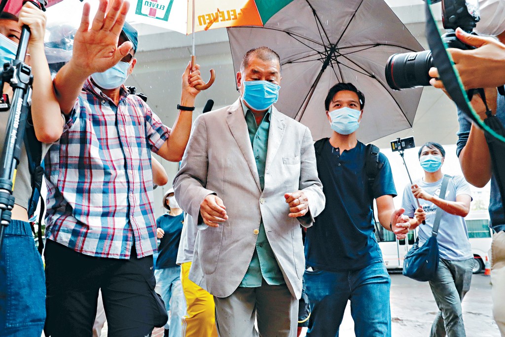 黎智英與《蘋果》三間相關公司涉串謀勾結外國勢力案,昨在西九法院進行第55日審訊。