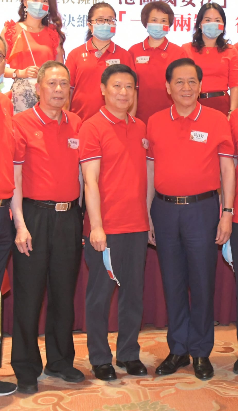 吳換炎(左)、李文(中)及吳良好(右)