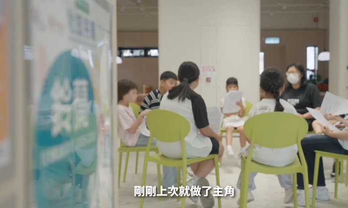 政府會總結意見並納入規劃和施政當中,推動經濟持續發展、民生不斷改善。李家超fb影片截圖 政府會總結意見並納入規劃和施政當中,推動經濟持續發展、民生不斷改善。李家超fb影片截圖