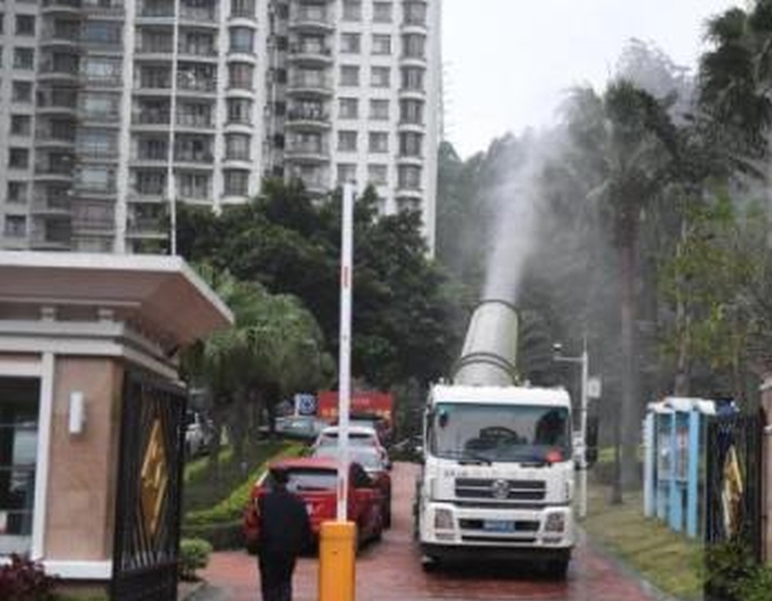 番禺祈福新村在疾控部門的協助下，出動霧炮車進行全面消毒。(網圖)
