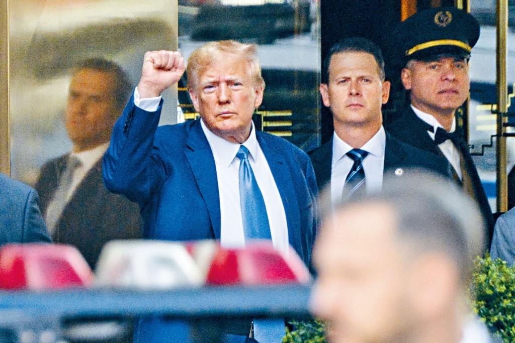 特朗普4月在紐約應對商業欺詐案。