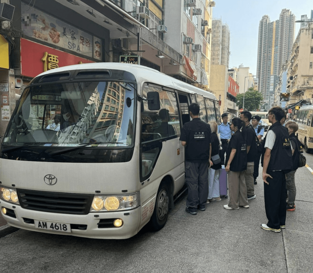 跨部門在新界南打擊黑工兼掃黃。警方圖片