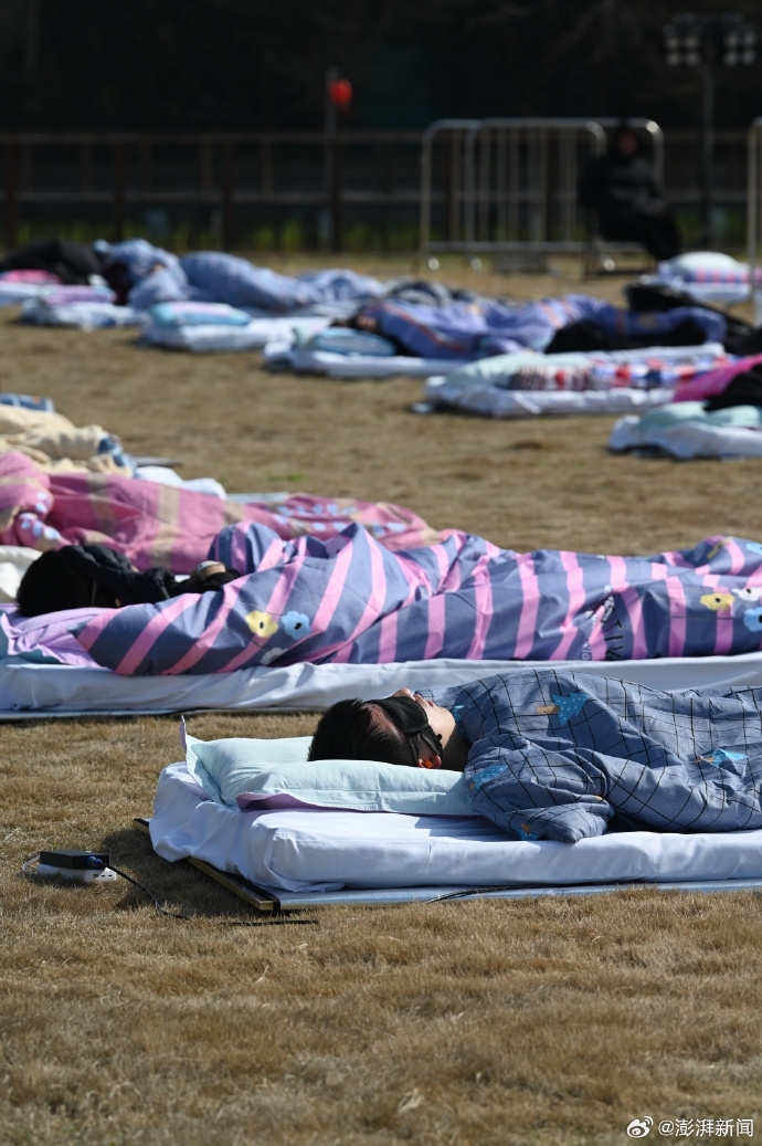 世界睡眠日，上海舉行睡覺比賽。 澎湃新聞