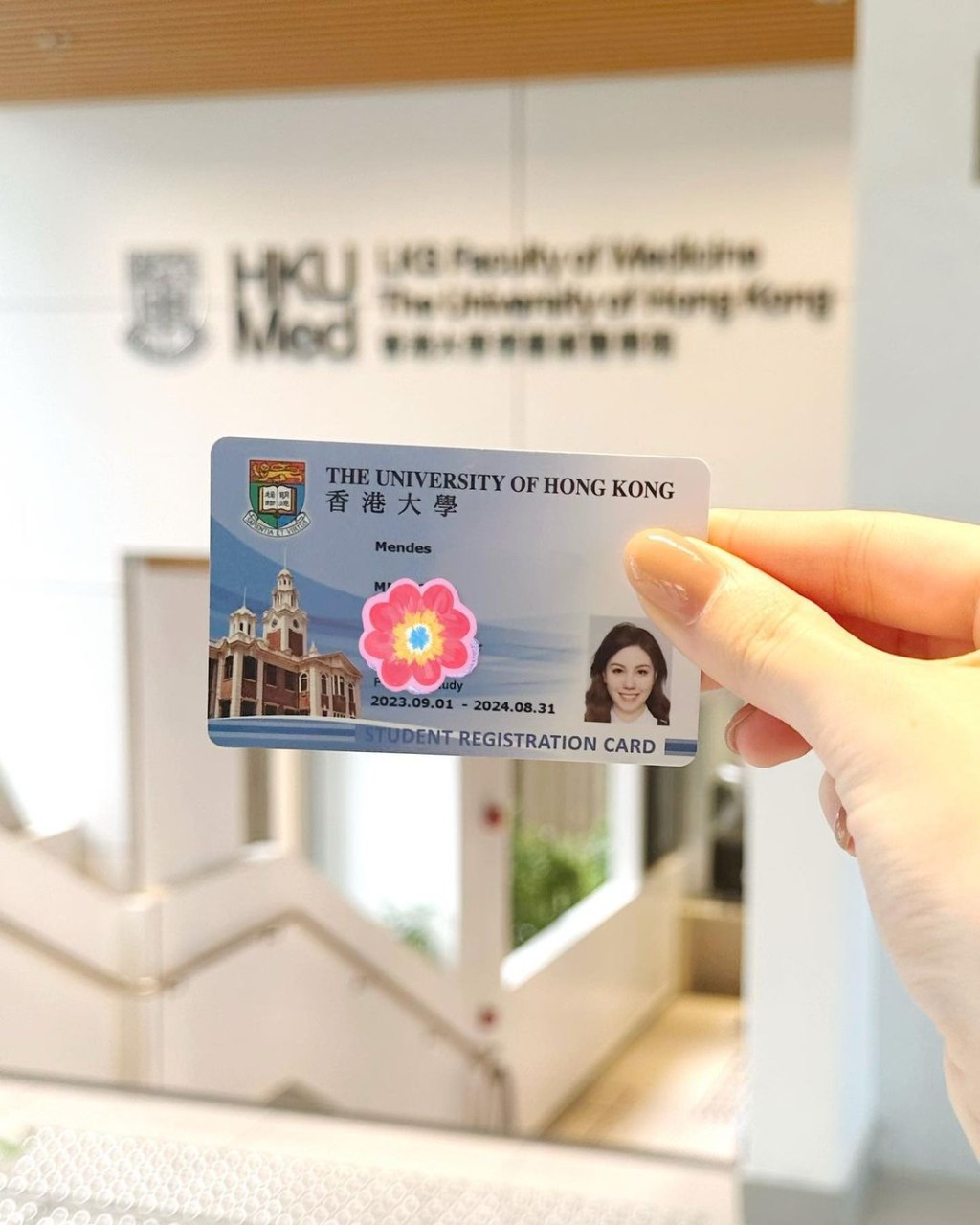 宋宛颖晒出学生证相片，自爆成为一名香港大学医学院的硕士生。
