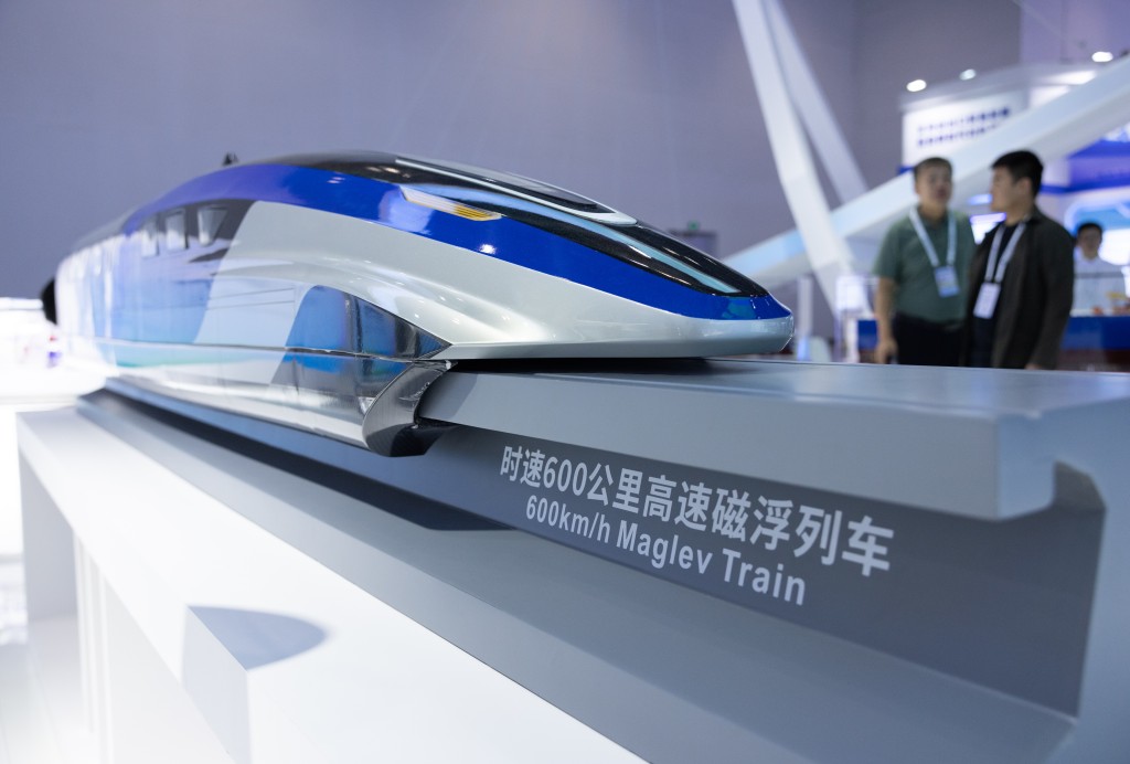 第十五屆國際交通技術與設備展覽會上，展示了時速600公里的高速磁浮列車模型。新華社