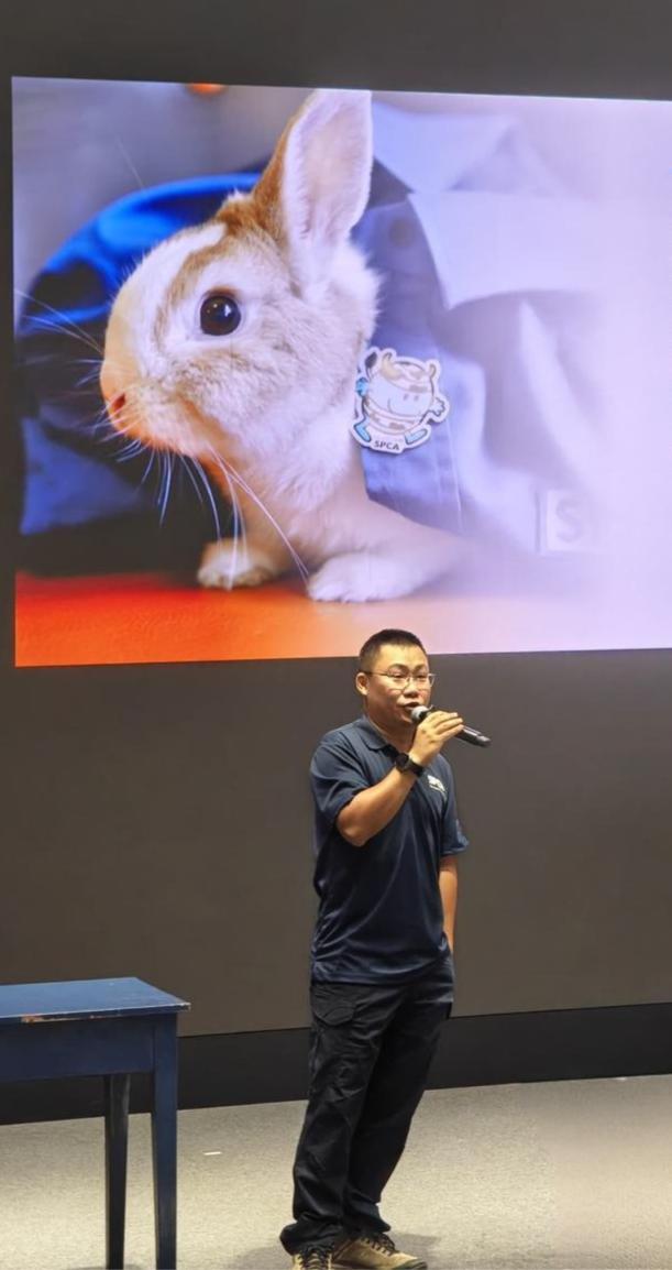 曾嘉倫以愛協職員身份到警察學院,就殘酷對待動物案件向學警及見習督察分享自身經驗。 曾嘉倫以愛協職員身份到警察學院,就殘酷對待動物案件向學警及見習督察分享自身經驗。