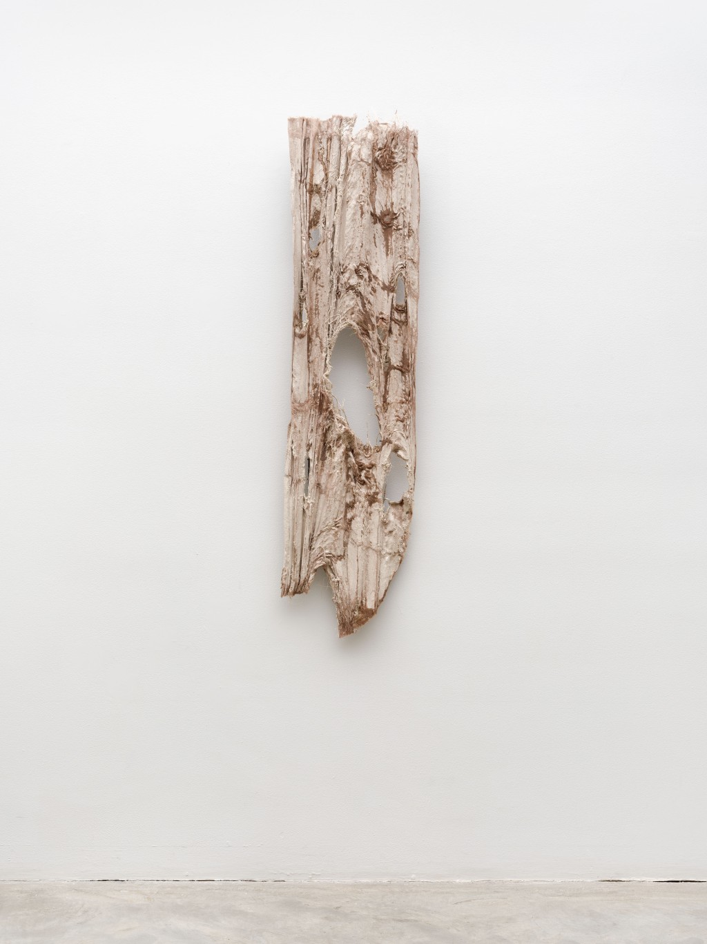 韓國藝術家Mire Lee的作品《Black Sun: Surface with Many Holes Studio Prototype #4》。(2023年) 韓國藝術家Mire Lee的作品《Black Sun: Surface with Many Holes Studio Prototype #4》。(2023年)