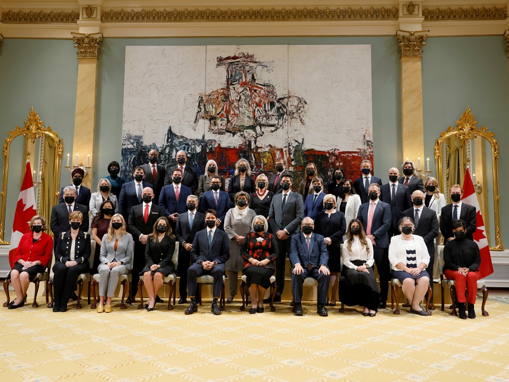 加拿大新內閣38名成員中，男女各佔一半。路透社圖片