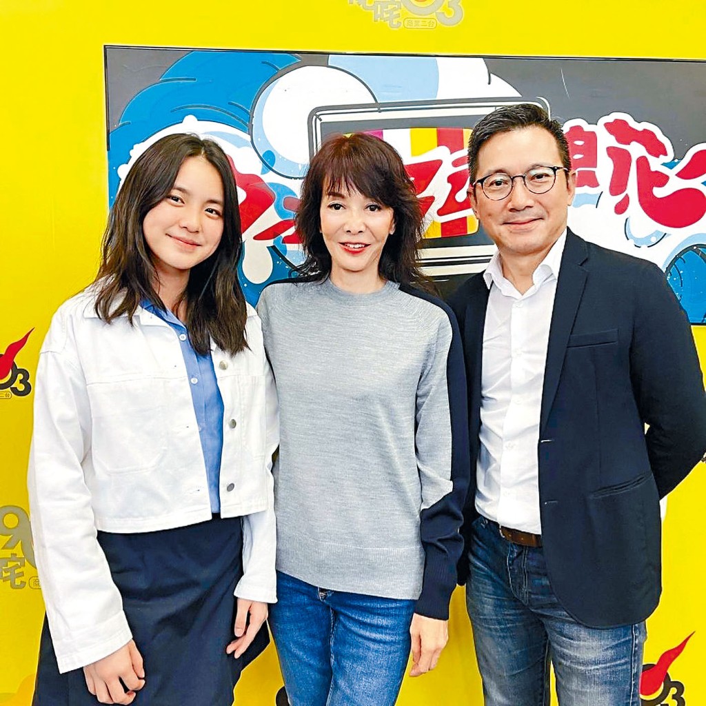 姚爸爸（右）以監護人身分就事件入稟高院展開民事訴訟。