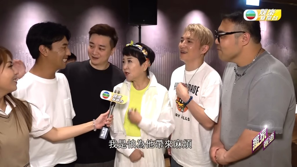 狄波拉談到因意外失雙臂的李金凱疑似一度感觸到眼濕濕。 狄波拉談到因意外失雙臂的李金凱疑似一度感觸到眼濕濕。