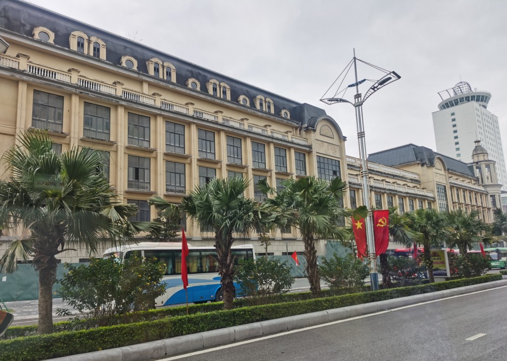 中国驻越南大使馆向越南提严正交涉，要求杜绝口岸人员索要小费问题。微博