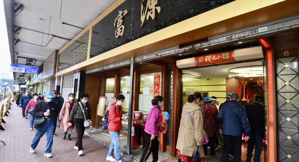 旅監局指兩間招待內地團食肆人流問題已改善。盧江球攝