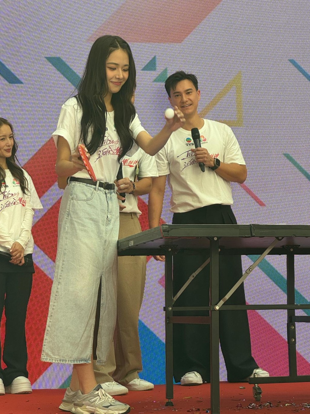 莊子璇話自己打羽毛球叻。 莊子璇話自己打羽毛球叻。