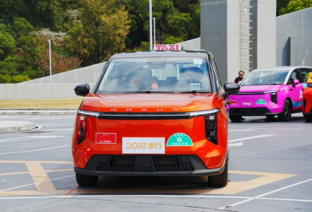 目前「星群的士」及「樂行」兩支車隊,共約300輛的士參與試行。資料圖片 目前「星群的士」及「樂行」兩支車隊,共約300輛的士參與試行。資料圖片