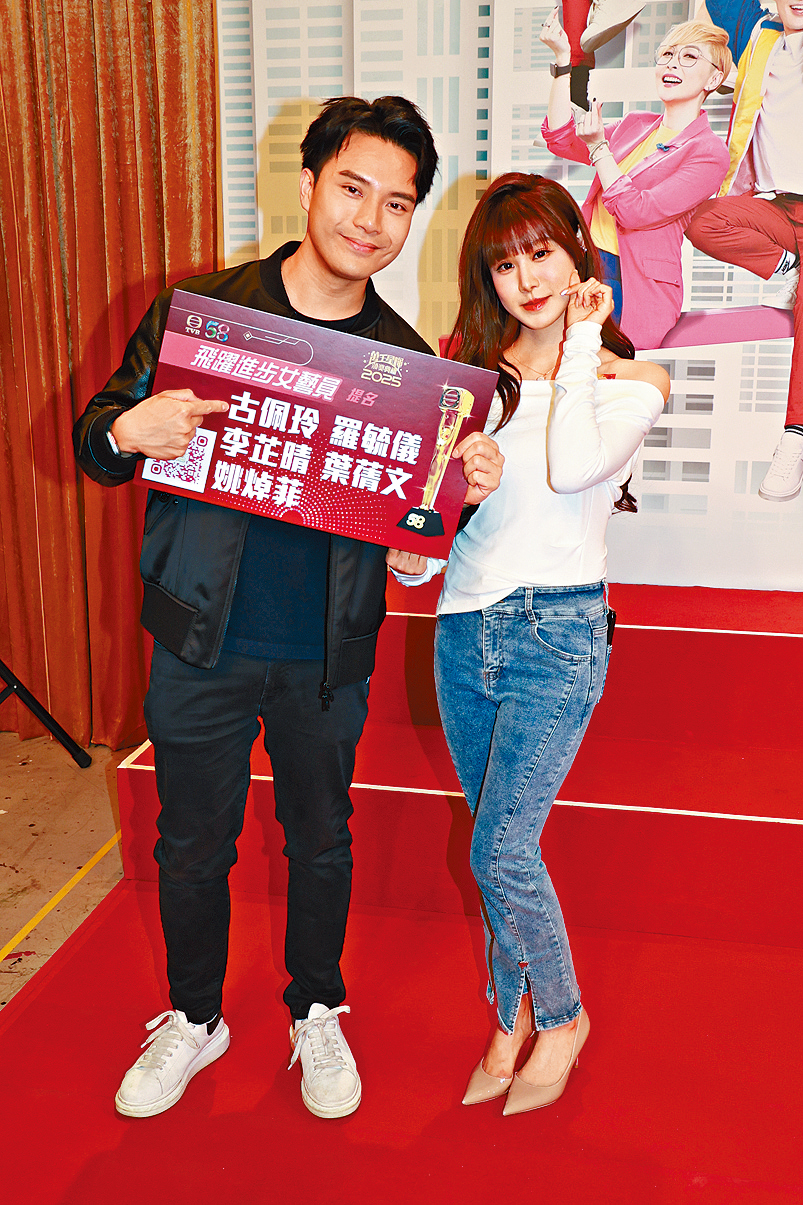 陳浚霆在出席宣傳活動時，不忘為古佩玲拉票。